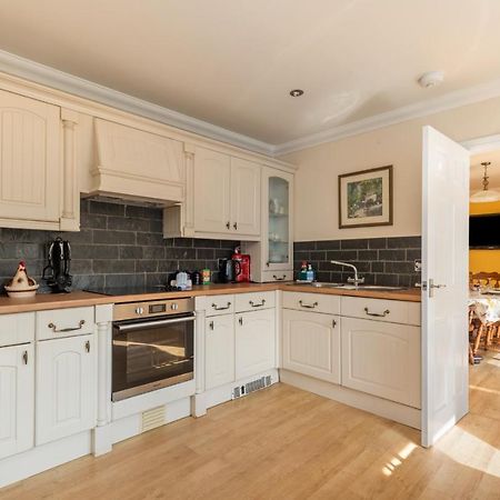 Sunningdale - Beach Side Cottage, Sea Views, Parking Saundersfoot Exterior foto