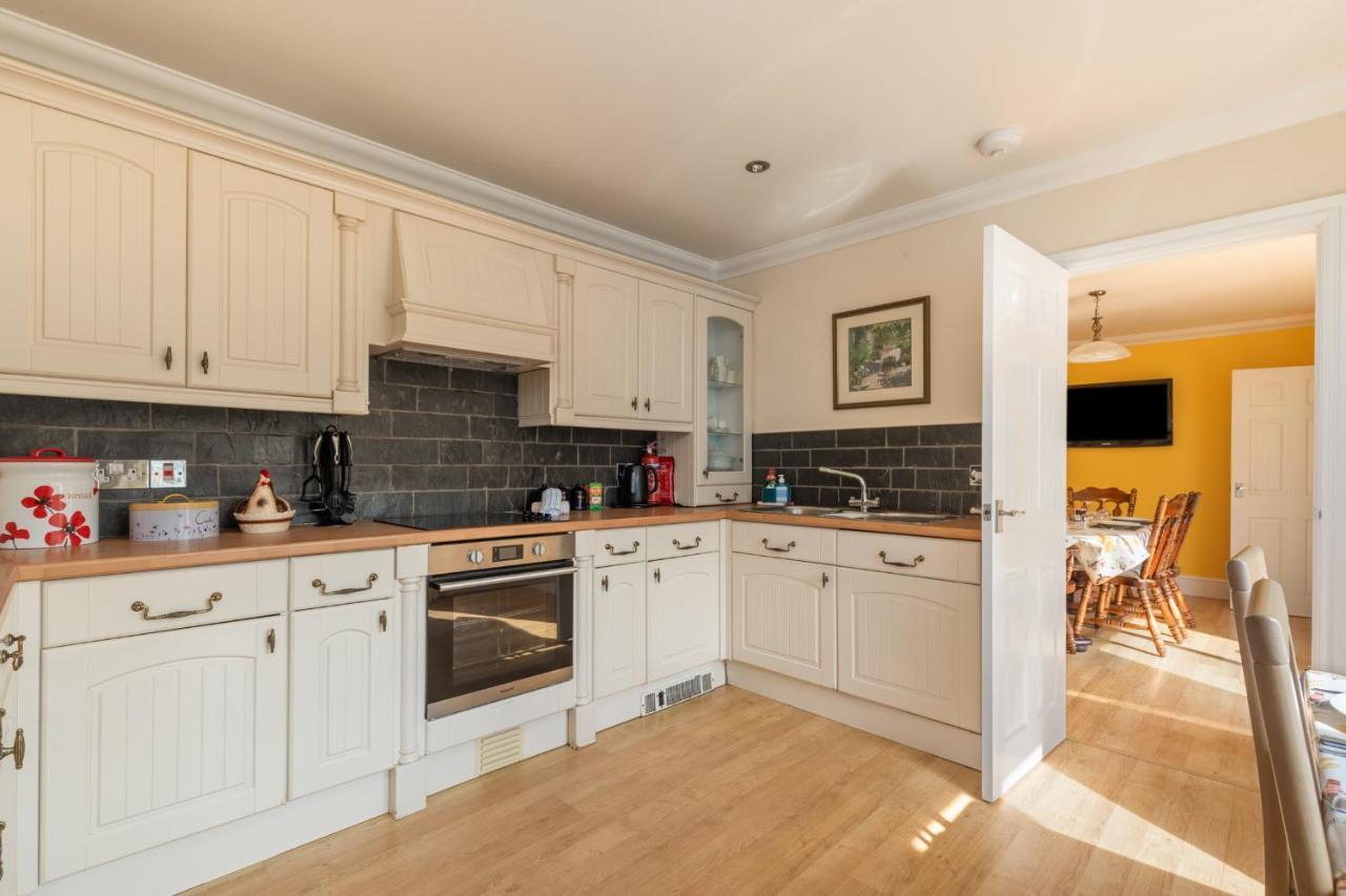Sunningdale - Beach Side Cottage, Sea Views, Parking Saundersfoot Exterior foto