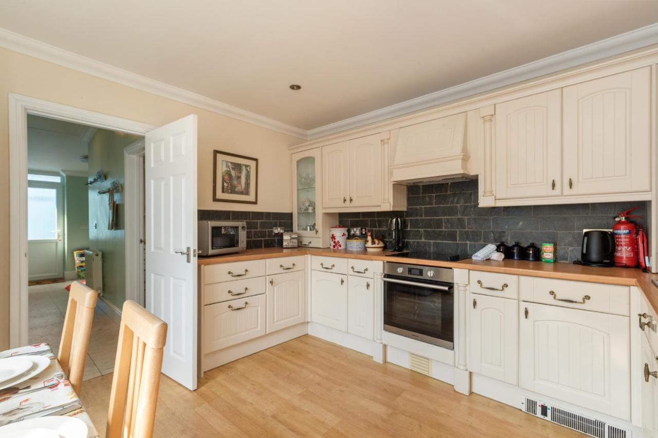 Sunningdale - Beach Side Cottage, Sea Views, Parking Saundersfoot Exterior foto